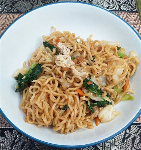 Mie Goreng or Indonesian Indo-Mi Fried Noodles Stock Image - Image of ...