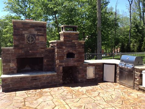 DIY Outdoor Fireplace and Pizza Oven Combos - Your DIY Outdoor ...