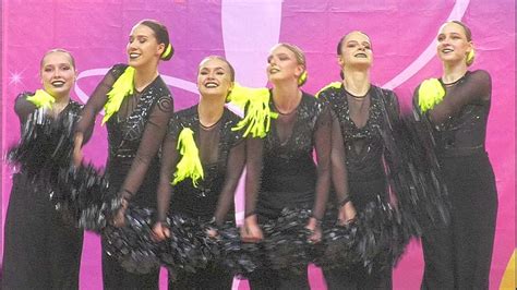 Majorettes O Mega Royal Ozimek Ma Oretki Miniformation Pom Pon