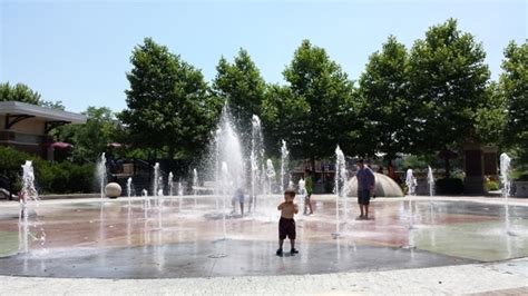 Festival Park in Elgin, Illinois - Kid-friendly Attractions | Trekaroo