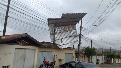 Tempestade Arranca Telhado De Casa No Cecap Em Limeira