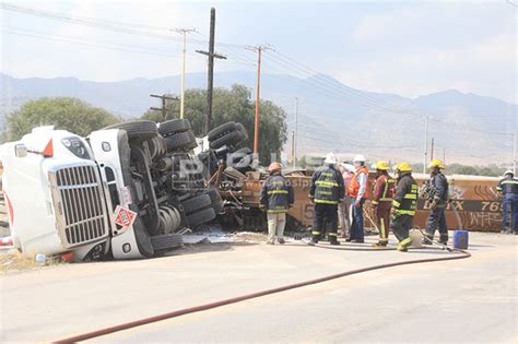 Vuelca pipa con gasolina intentó ganarle al tren FOTOGALERÍA