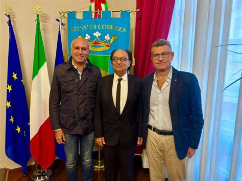 Cosenza Incontro Tra Il Presidente Guarascio E Il Sindaco Caruso