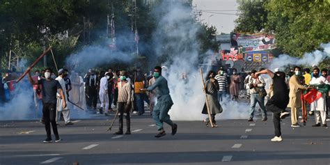 Pakistan l ex Premier ministre arrêté des manifestations dans le pays