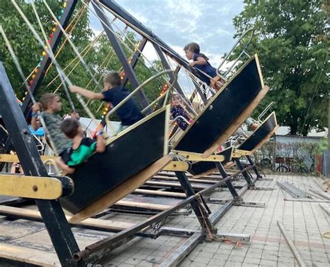 Klettgauer Bote Fr Hliche Gesichter Und Heisse Temperaturen An Der Chilbi