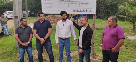 Prefeito de Iguaba Grande visita início da obra de construção da