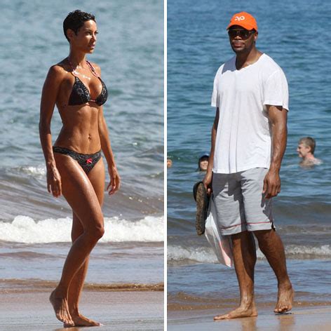 Nicole Murphy Shows Off Her Bikini Bod In Hawaii With Michael Strahan