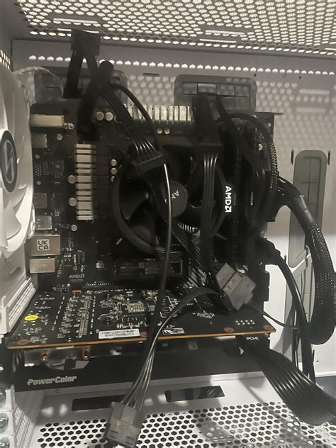 PC turns on but no signal to monitor. Any Ideas? : r/pchelp