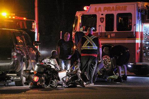 Accident Impliquant Une Moto Et Une Camionnette Le Reflet