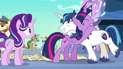 Image Twilight And Shining Armor Hugging S6e1png My Little Pony