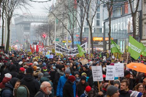 Tausende Bei Protesten Gegen Regierung In Wien Sterreich