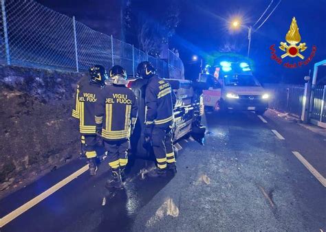 Auto Ribaltata A Bedero Valcuvia VareseNews Foto