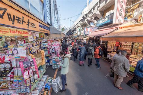 Calle Comercial Ameyoko En Tokio Ameyoko Es Una Calle De Mercado