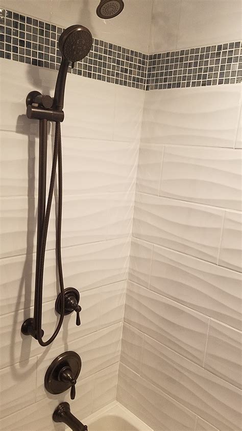 20 Wavy Tile Shower Ideas