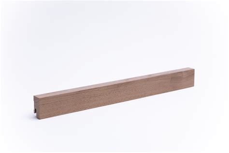 Plinthe en bois véritable carré 40 mm chêne laqué Carré Plinthes en