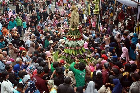 Pertama Kali Digelar Usai Pandemi Grebeg Suran Baturraden Diserbu