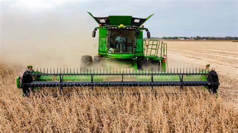 Soybean Harvest Continues With A John Deere S Youtube