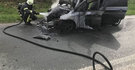 A3 In Dinslaken Pkw Steht In Flammen