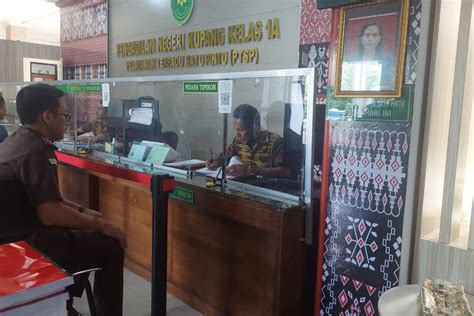 Kejari Flotim Pindahkan Tiga Terdakwa Korupsi Dana COVID 19 Ke Kupang