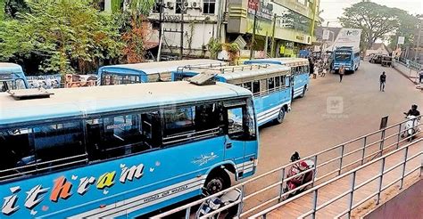 ബസ് പാർക്കിങ് തോന്നിയപടി ലിങ്ക് റോഡിൽ ഗതാഗതക്കുരുക്ക്