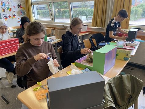 Stadtbücherei Wesel Neue Ausstellung mit der Ida Noddack Gesamtschule