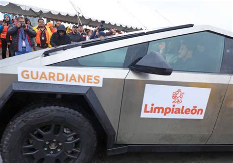 Samuel Garc A Llega A Evento En Una Cybertruck De Tesla Almomento