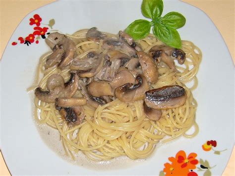 Spaghetti mit Champignon Sahne Soße von karaburun Chefkoch