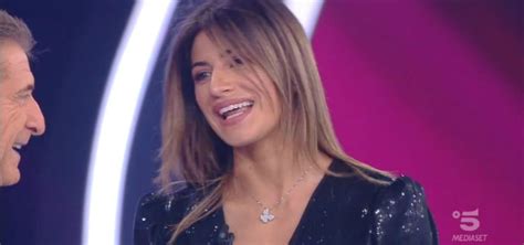 ROMINA PIERDOMENICO CHI È LA FIDANZATA DI EZIO GREGGIO Lo sketch sul