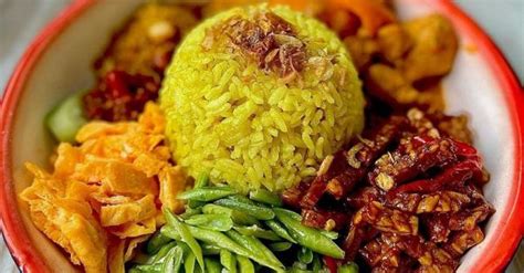 Cara Membuat Nasi Kuning Kukus Yang Enak Aroma Rempahnya Dijamin Bikin