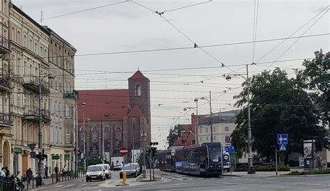 Pijany mężczyzna wpadł pod tramwaj na pl Bema we Wrocławiu W