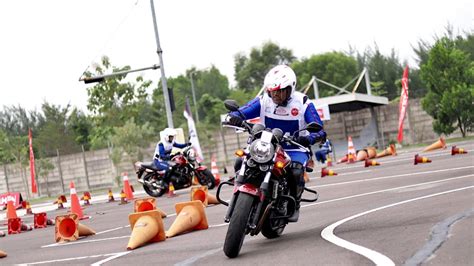 Foto Honda Rutin Uji Kemampuan Instruktur Safety Riding Ini Tujuannya