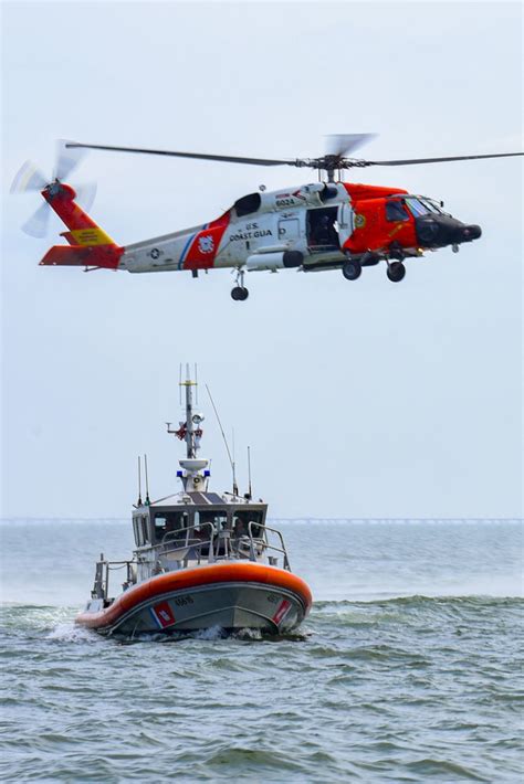 DVIDS - Images - Coast Guard conducts helicopter hoist training off ...