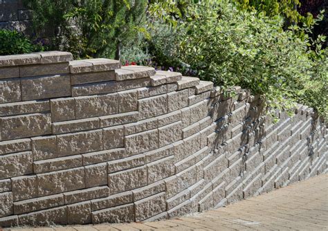 Allan Block retaining wall patterns - Back 40 Landscaping