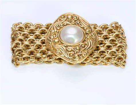 Discover Vintage Chanel Jewelry