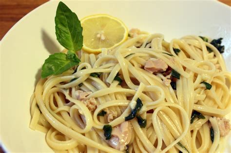 Linguini with Clams & Spinach // 33flavors