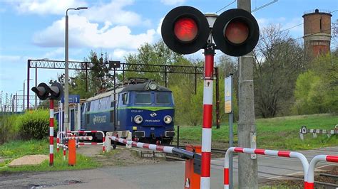 Poci Gi Na Przeje Dzie Kolejowym P O Toru Kluczyki Polish