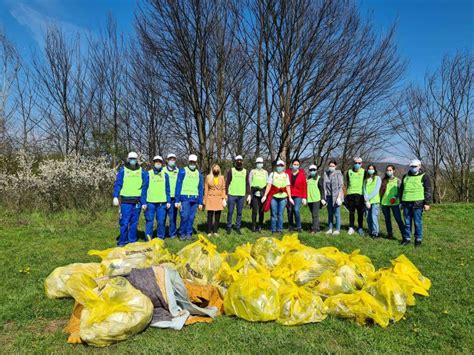 Mioveni Campanie de ecologizare cu voluntari de Ziua Pământului