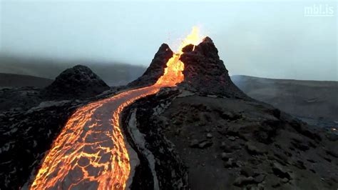 Video Notable Un Dron Filma El Cr Ter De Un Volc N En Plena Erupci N