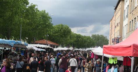 En images Neuville sur Saône La foire du 1er mai un incontournable