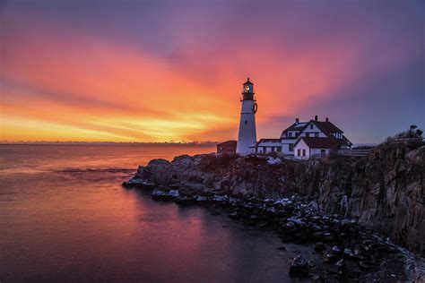 Sunrise At Portland Head Lighthouse Maine Photograph By Bob Cuthbert