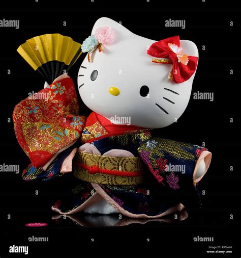 Juguete Japonés Hello Kitty Con Kimono Tradicional Fotografía De Stock