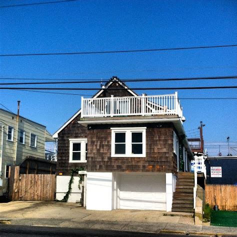 The Jersey Shore house.... awesome. | Shore house, Jersey shore ...