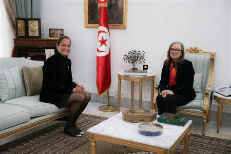 Tunisie Oit Najla Bouden Sentretient Avec La Directrice Du Bureau De