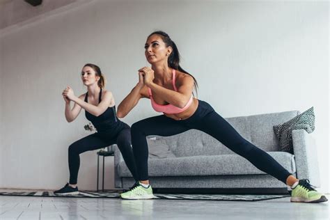 Cuatro Ejercicios En Casa Y Sin Material Para Conseguir Unas Piernas Más Fuertes Hiit Workout