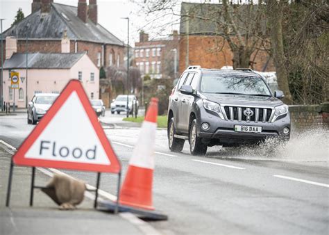 Flooding Closes Roads As Warnings Issued In Gloucestershire Itv News West Country