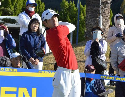 男子ゴルフ 赤シャツの中島啓太が2打差9位浮上「今日が勝負の一日。明日につながる」カシオ・ワールドオープン 2023年11月25日掲載