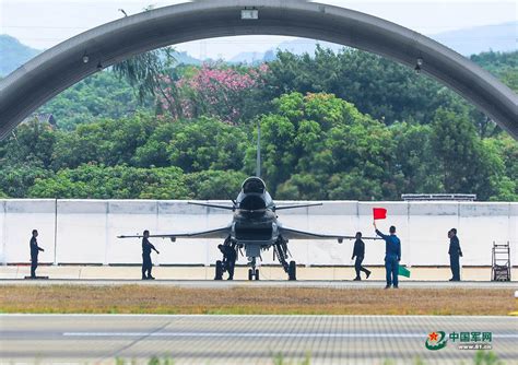 南部戰區空軍航空兵某旅組織全員全裝空中加油 壹讀