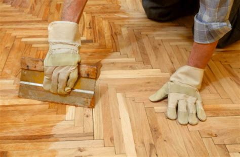 Faut il poncer un parquet contre collé huilé taché