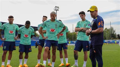 Seleção brasileira veja escalação do primeiro treino para o amistoso