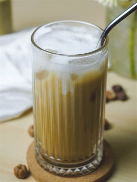 Starbucks Iced Vanilla Latte Recipe Photos Video Thefoodxp